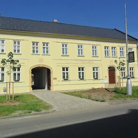 Majorka Konukevi Slatinice